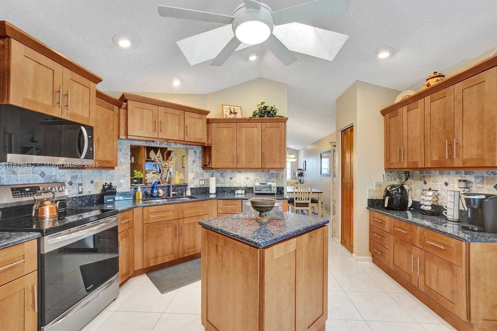 Small Image of 6081 BLUEGRASS DR, Boynton Beach Number 8