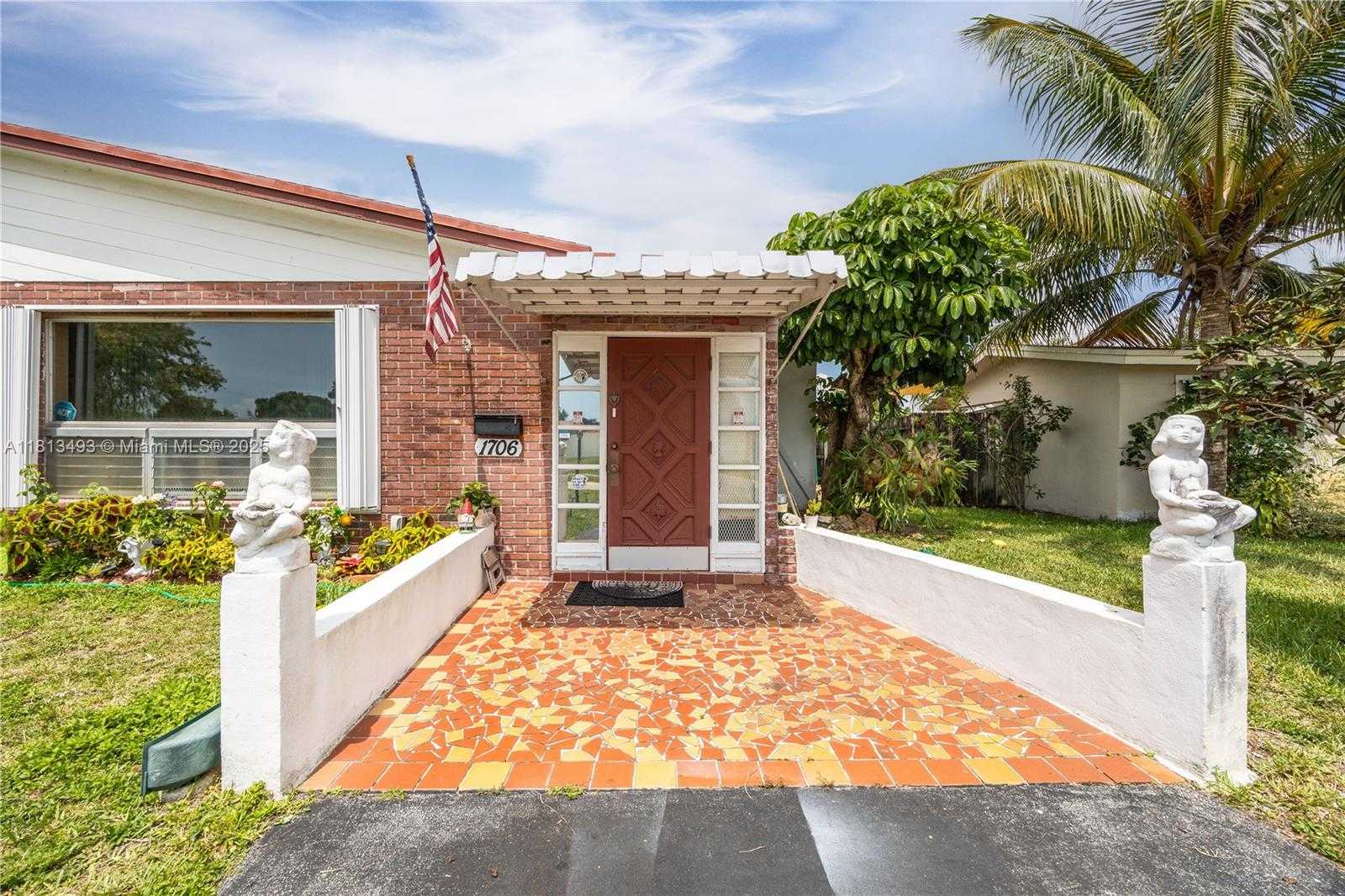 Small Image of 1706 NORTH 45TH AVE, Hollywood Number 2