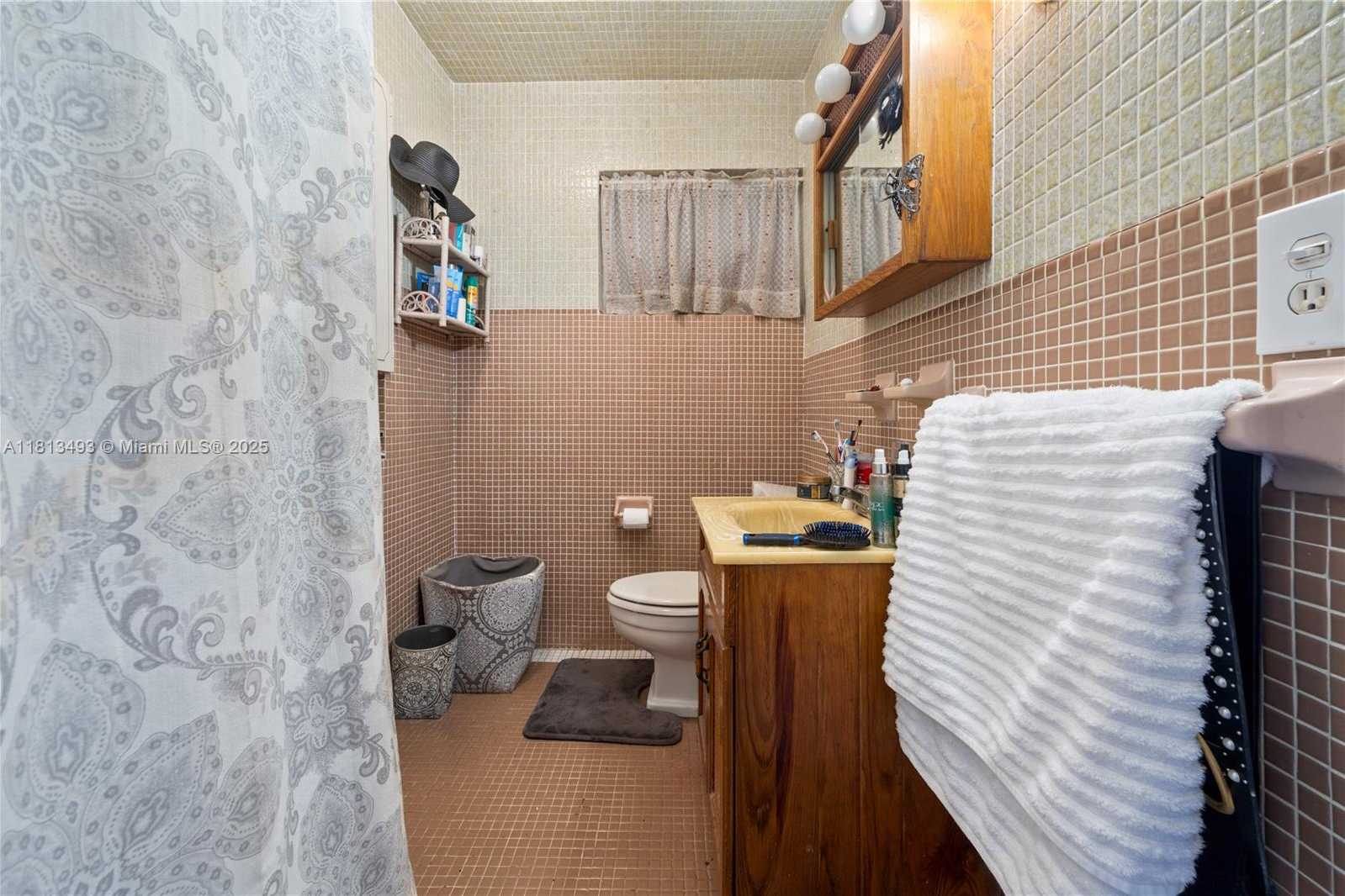 Small Image of 1706 NORTH 45TH AVE, Hollywood Number 35