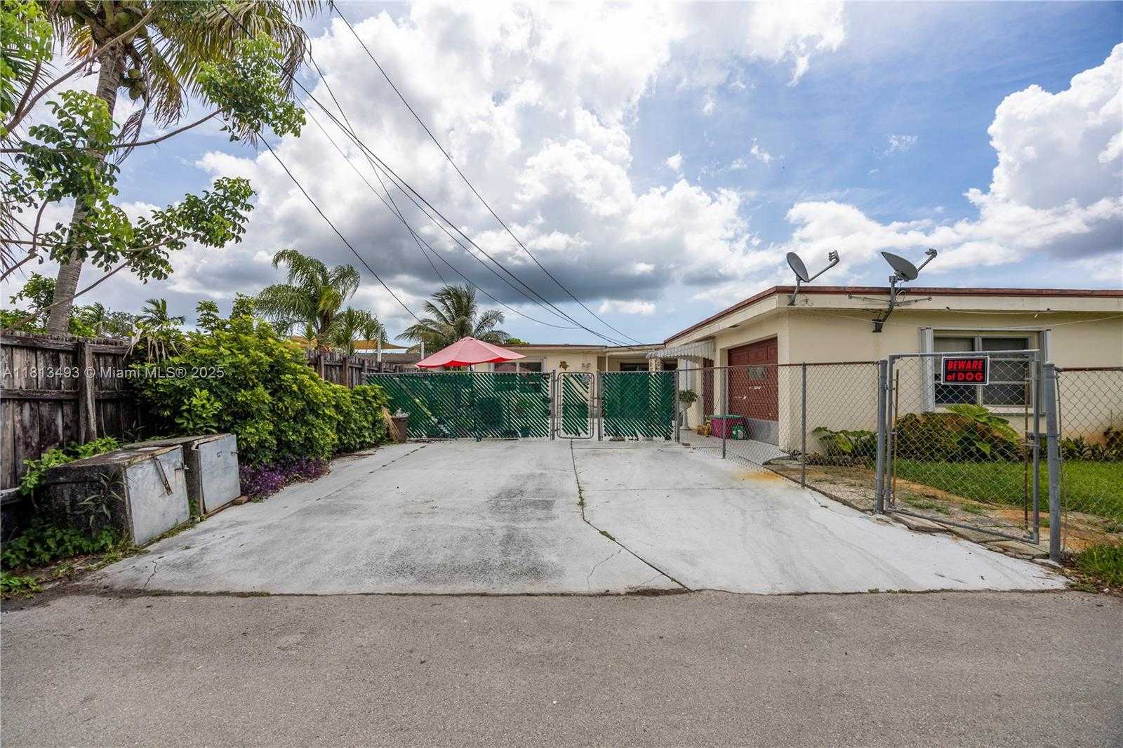 Small Image of 1706 NORTH 45TH AVE, Hollywood Number 39