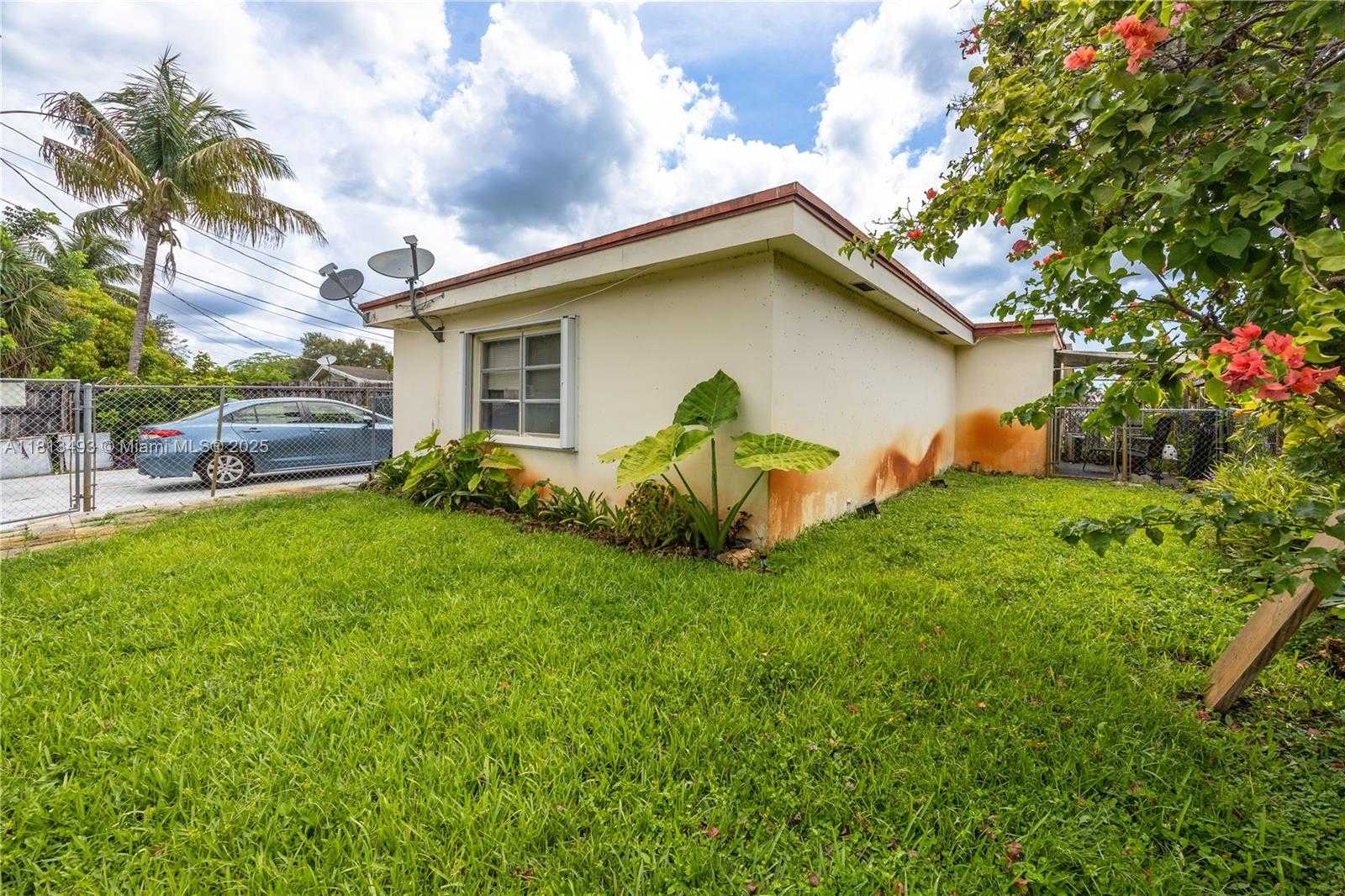 Small Image of 1706 NORTH 45TH AVE, Hollywood Number 41