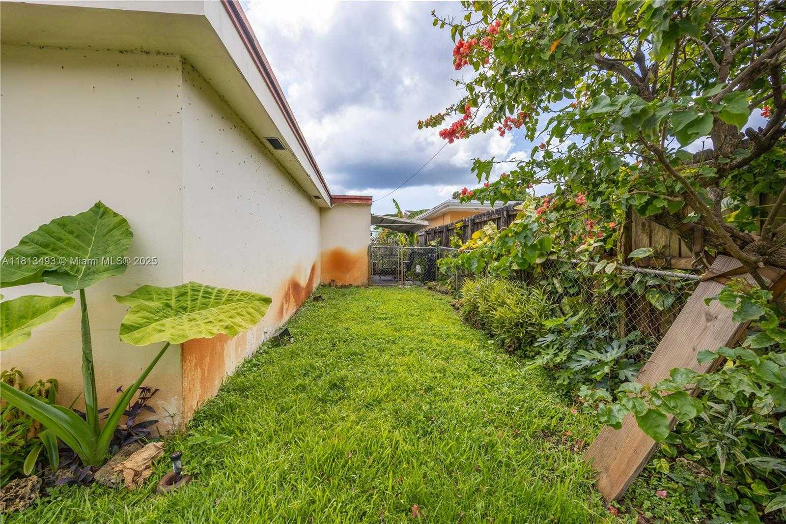 Small Image of 1706 NORTH 45TH AVE, Hollywood Number 42