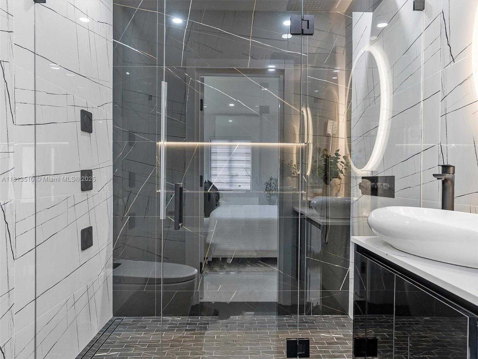 Small Image of 420 NORTH SHORE DR, Miami Beach Number 39