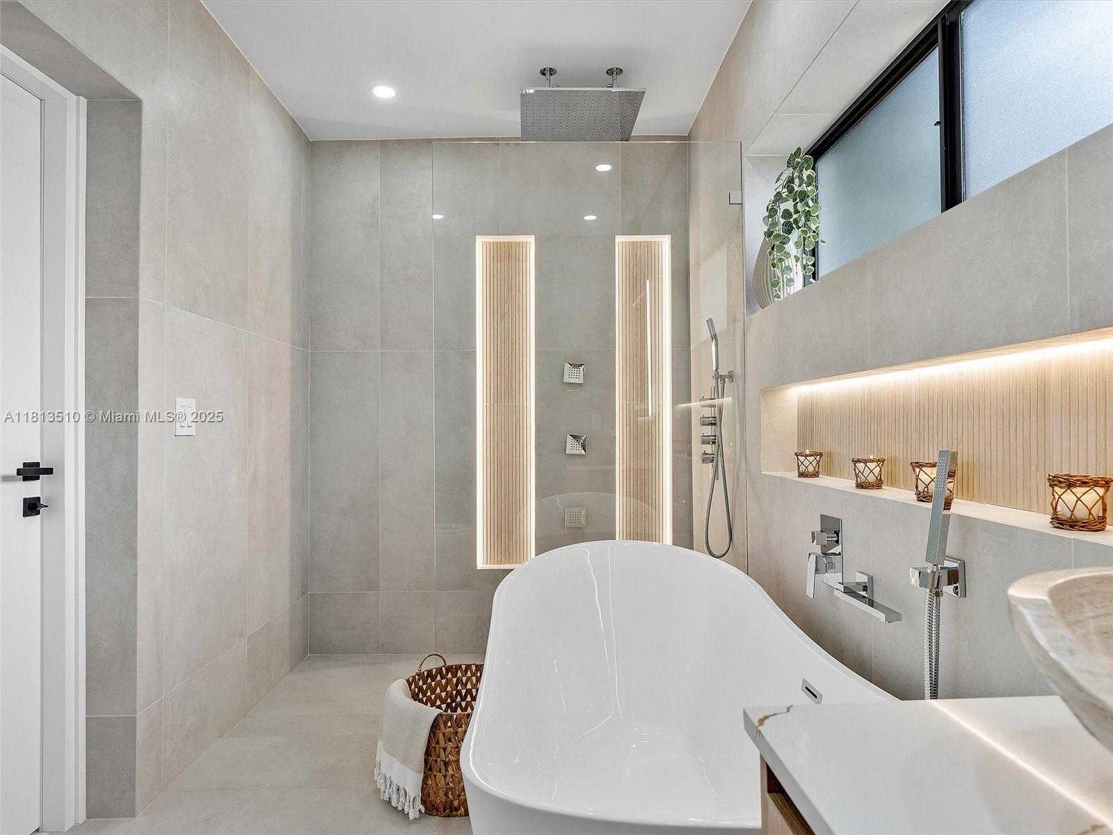 Small Image of 420 NORTH SHORE DR, Miami Beach Number 51