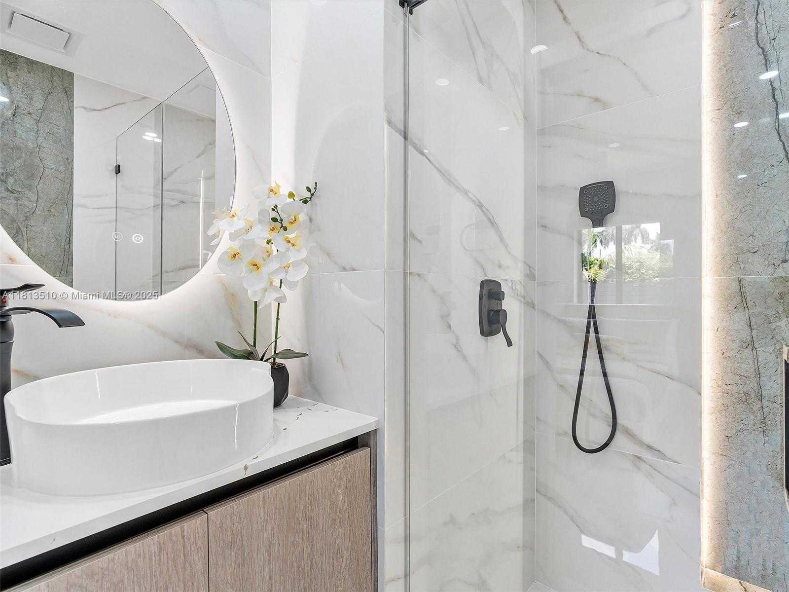 Small Image of 420 NORTH SHORE DR, Miami Beach Number 58