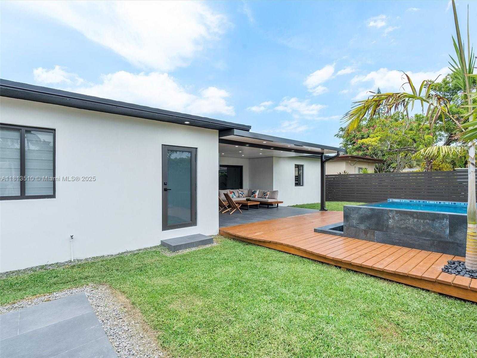 Small Image of 420 NORTH SHORE DR, Miami Beach Number 71
