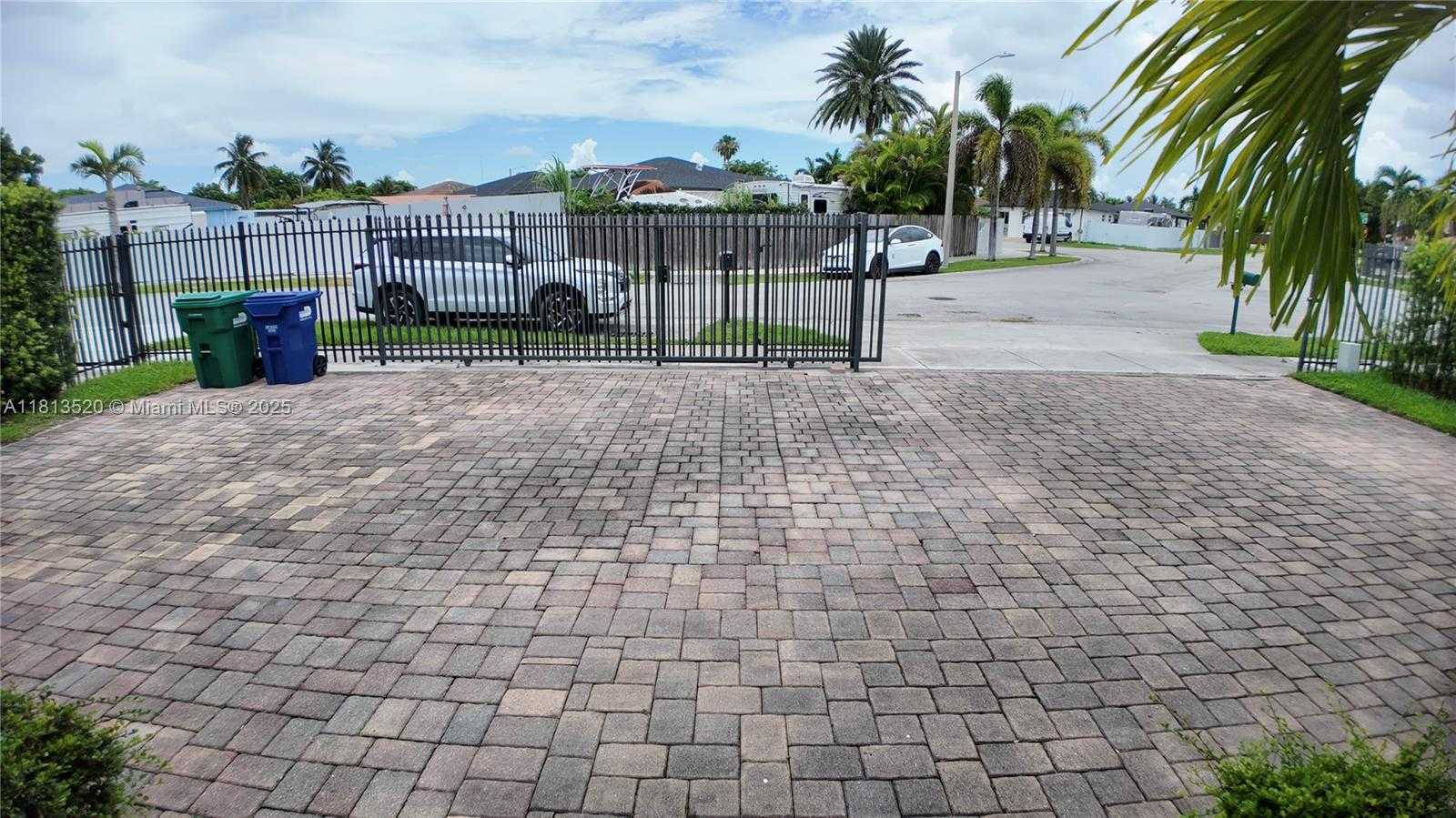 Small Image of 27109 SOUTH WEST 133RD CT, Homestead Number 49