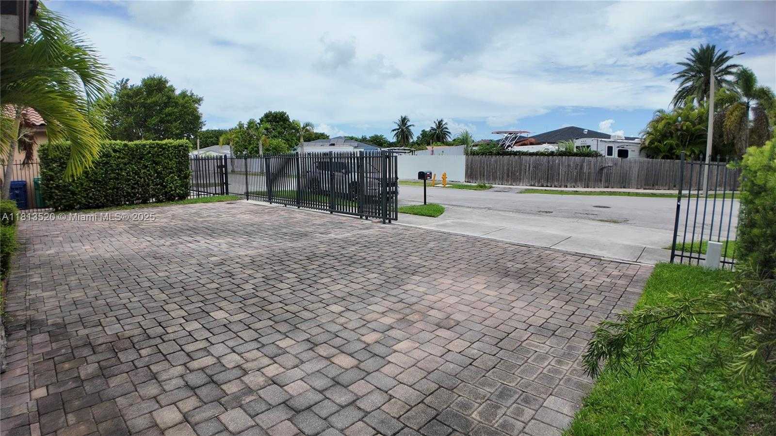 Small Image of 27109 SOUTH WEST 133RD CT, Homestead Number 54