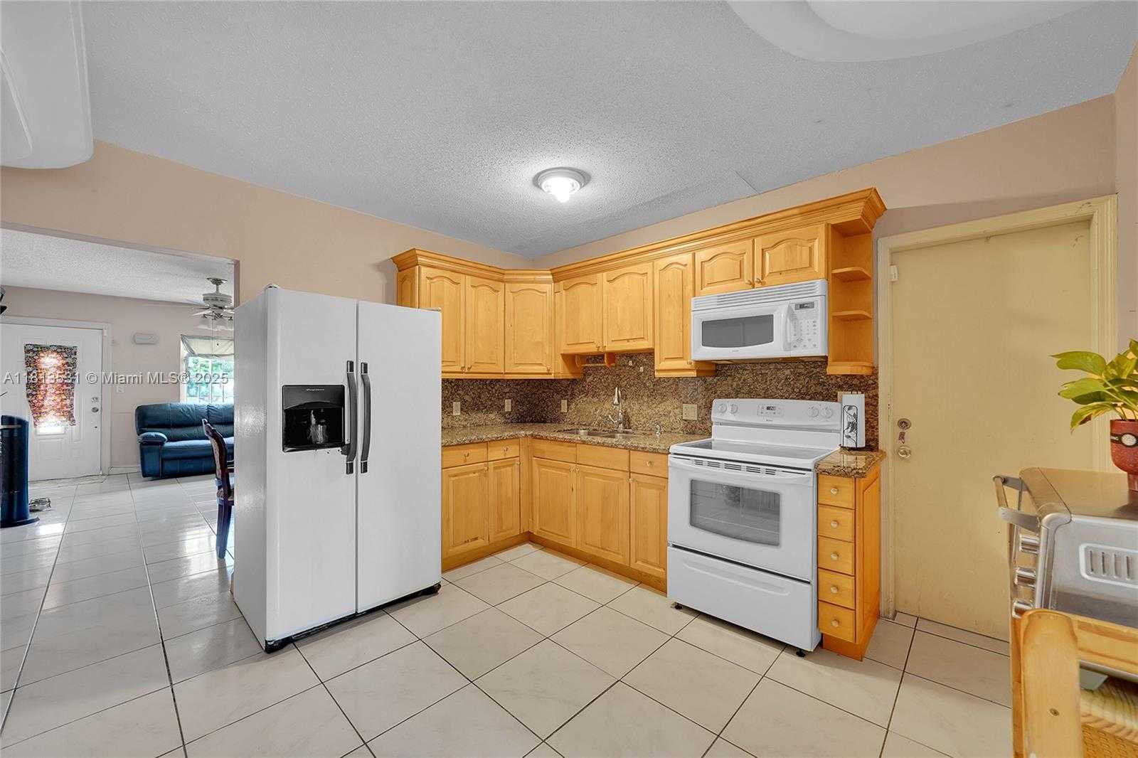 Small Image of 525 NORTH EAST 126TH ST, North Miami Number 19