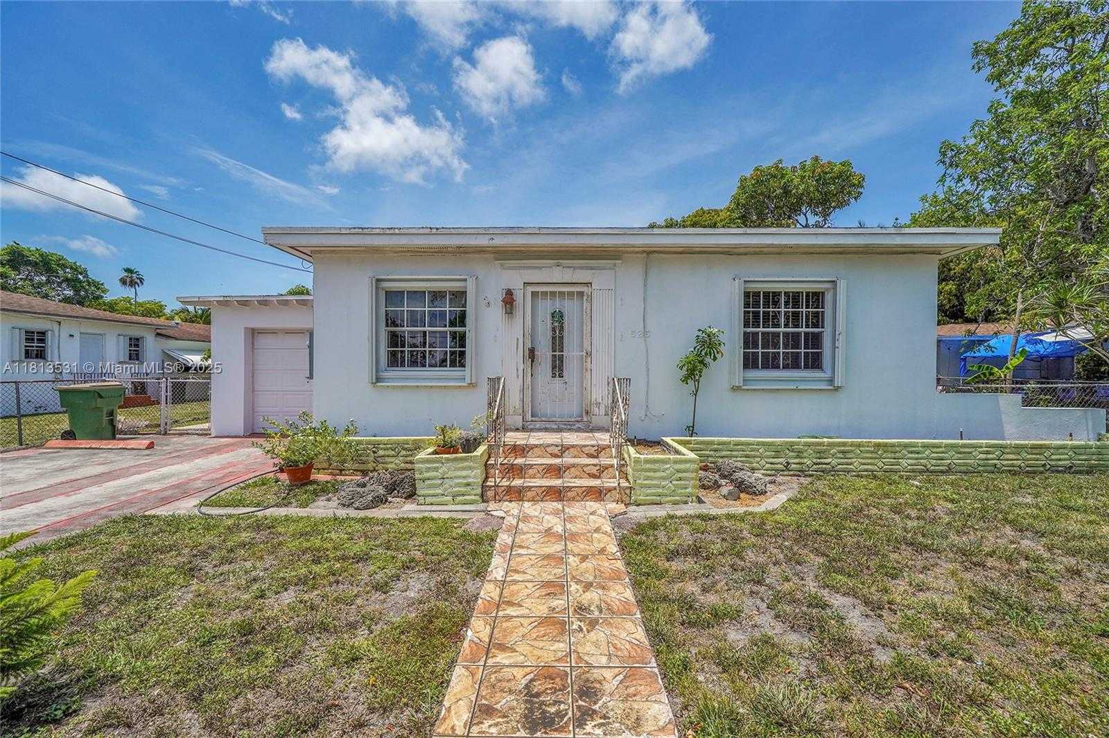 Small Image of 525 NORTH EAST 126TH ST, North Miami Number 2