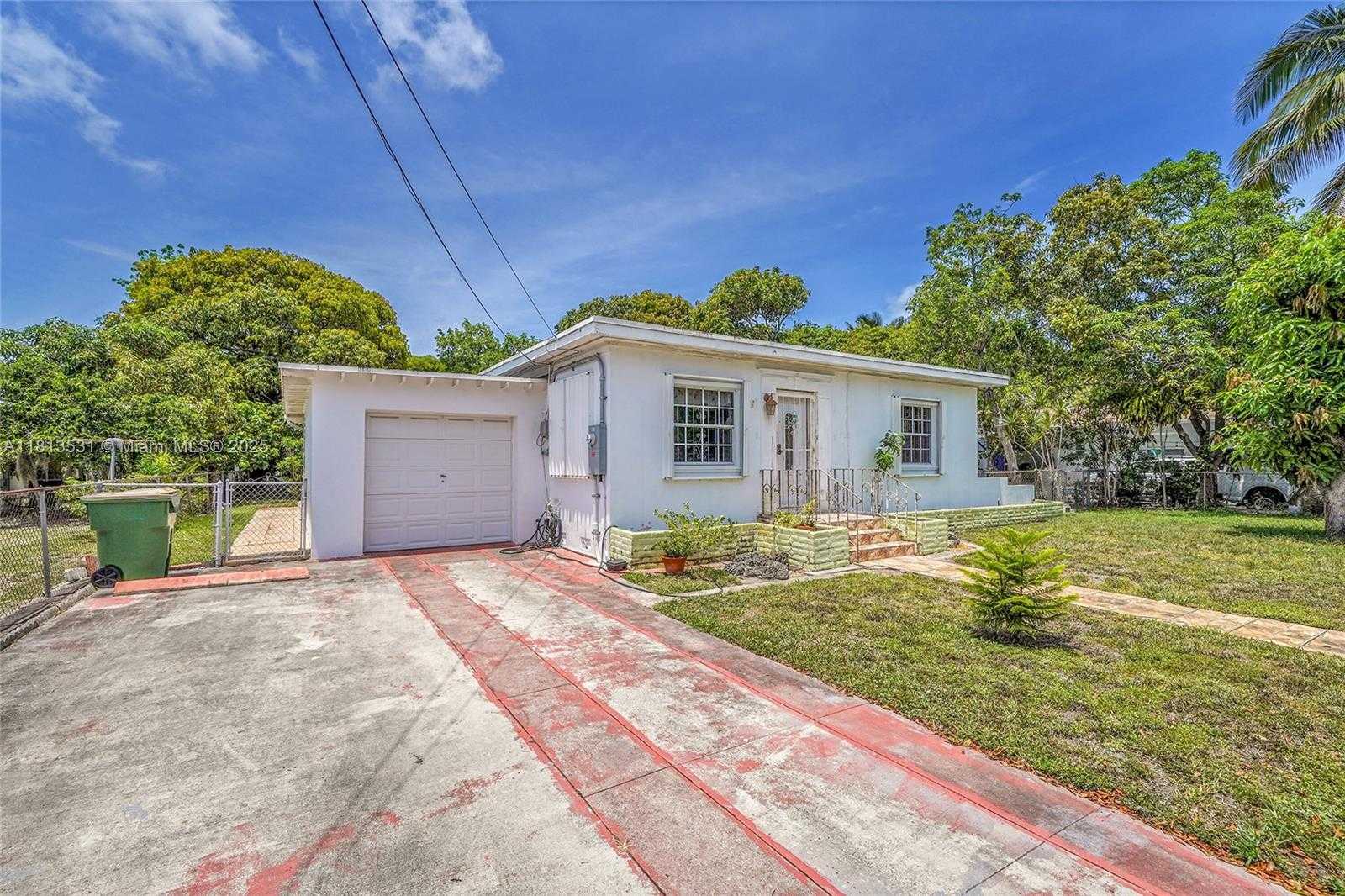 Small Image of 525 NORTH EAST 126TH ST, North Miami Number 3