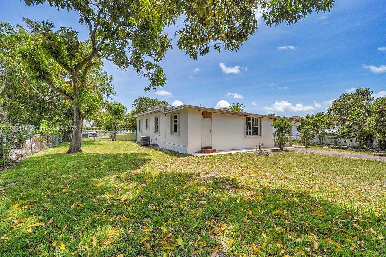 Small Image of 525 NORTH EAST 126TH ST, North Miami Number 32