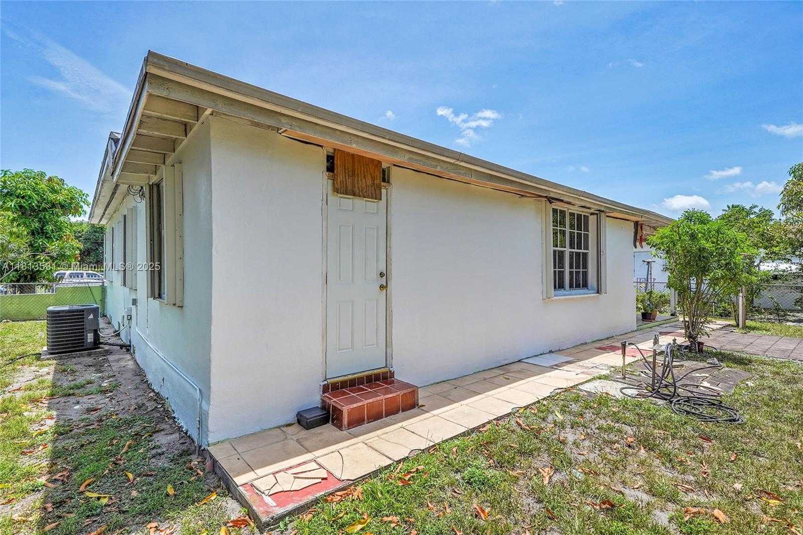 Small Image of 525 NORTH EAST 126TH ST, North Miami Number 34