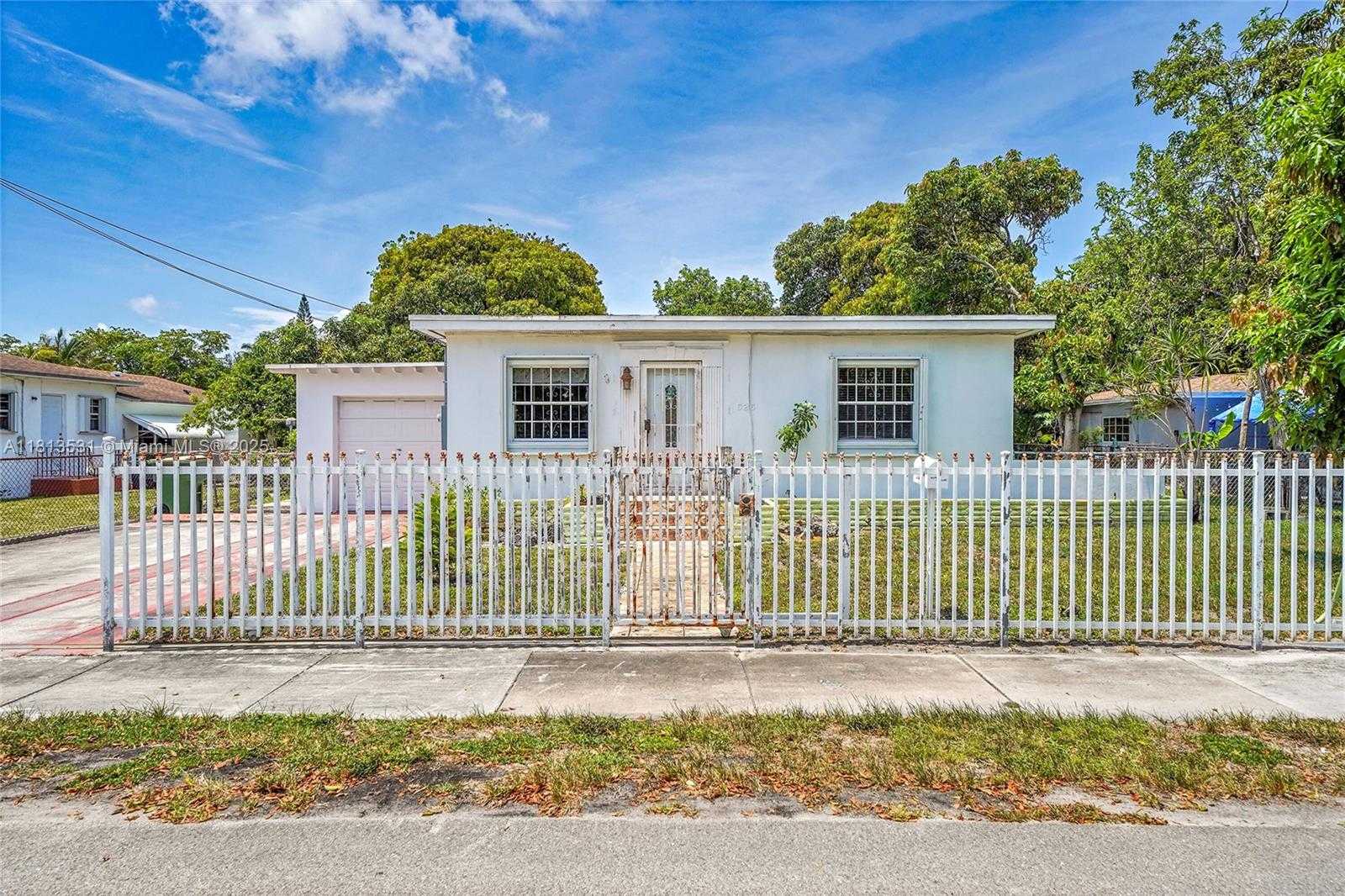 Small Image of 525 NORTH EAST 126TH ST, North Miami Number 4