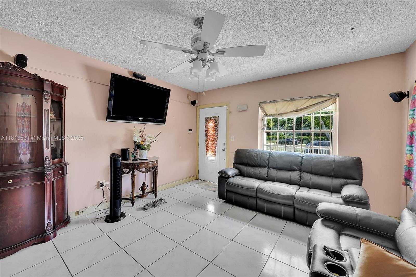 Small Image of 525 NORTH EAST 126TH ST, North Miami Number 7