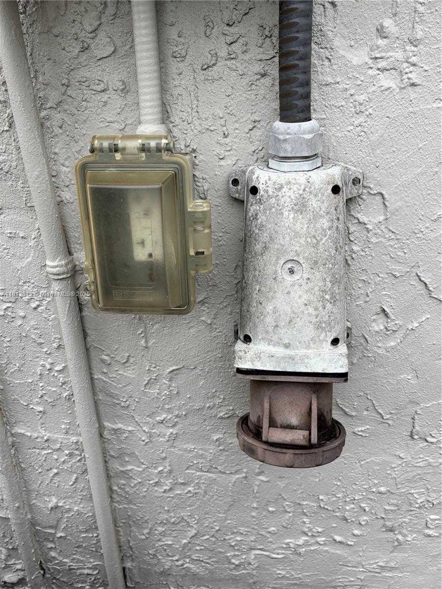 Small Image of 6907 SOUTH WEST 22ND CT, Miramar Number 11