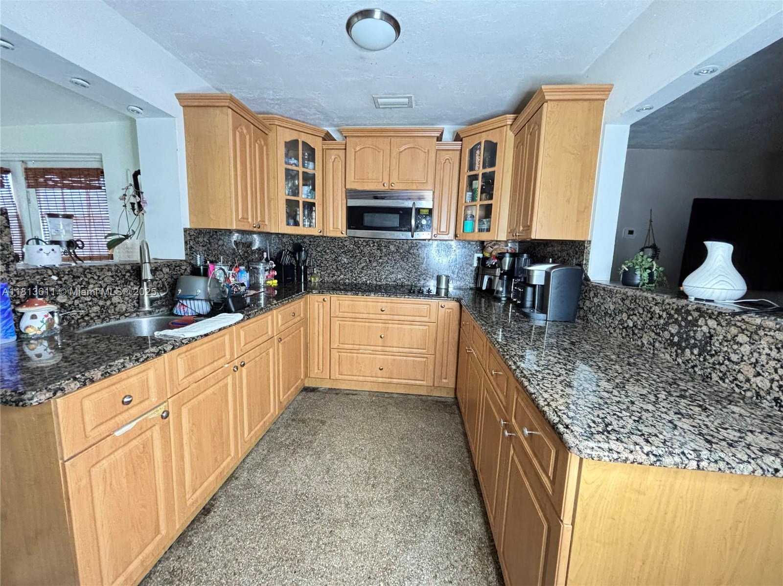 Small Image of 6907 SOUTH WEST 22ND CT, Miramar Number 3