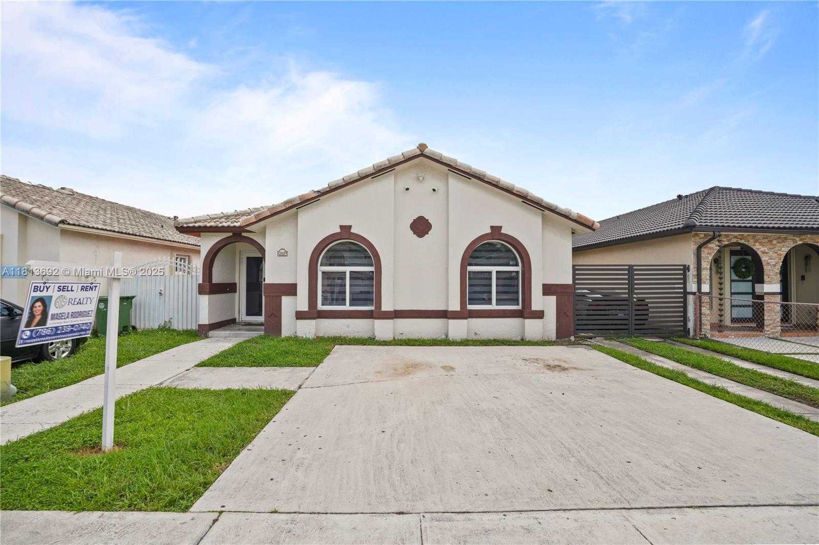 Small Image of 2627 WEST 69TH TER, Hialeah Number 4