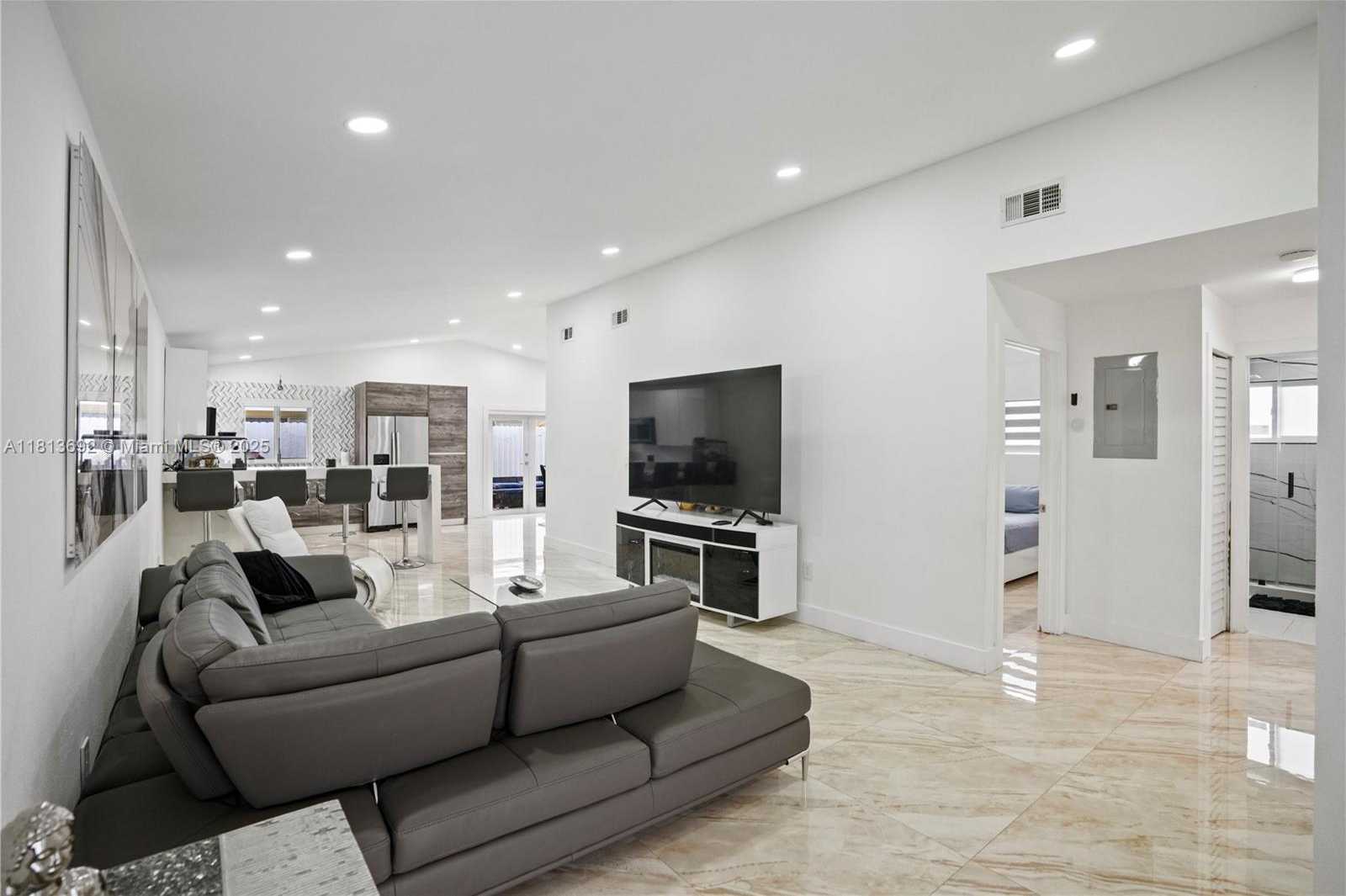 Small Image of 2627 WEST 69TH TER, Hialeah Number 6