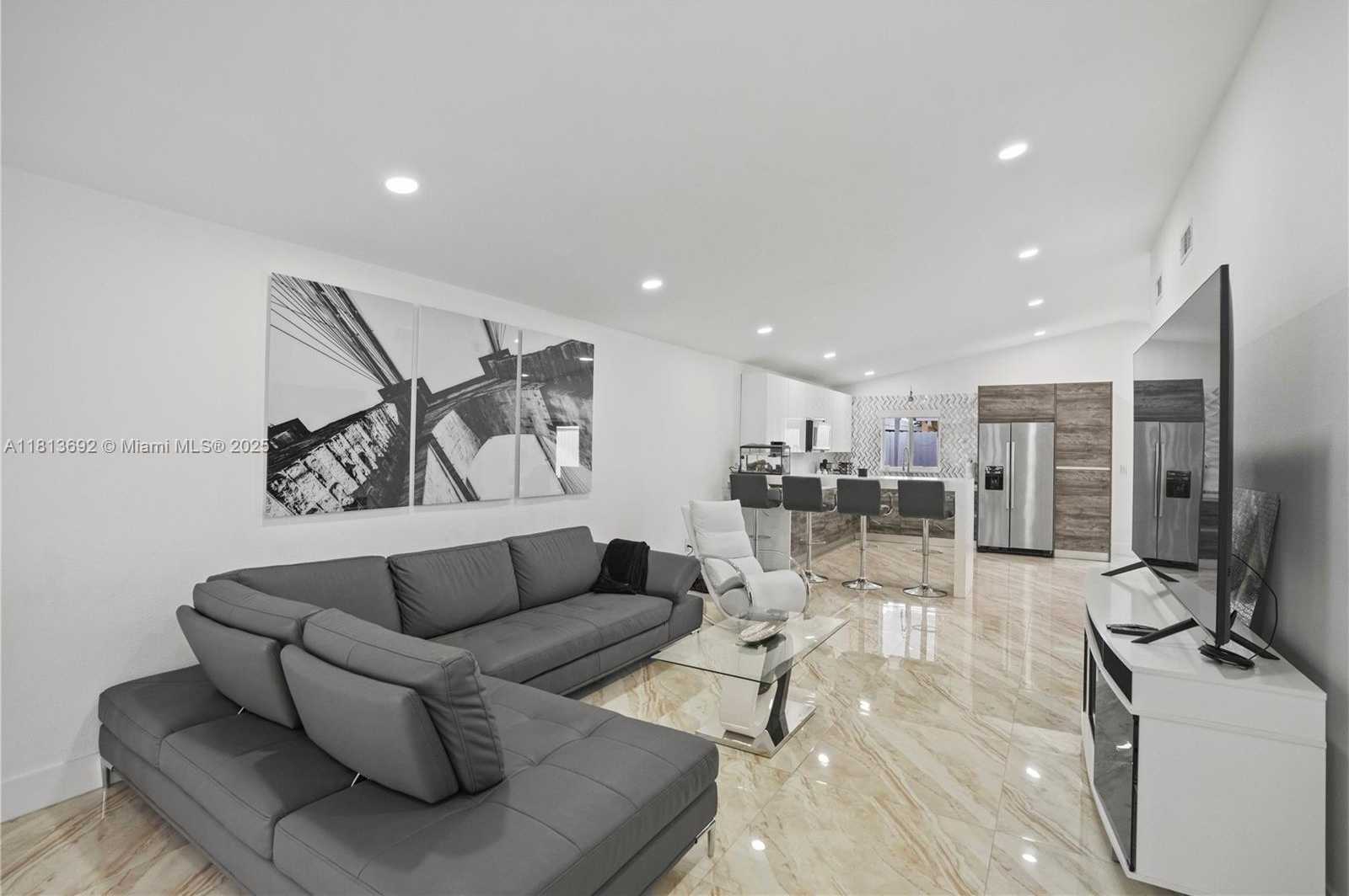 Small Image of 2627 WEST 69TH TER, Hialeah Number 7