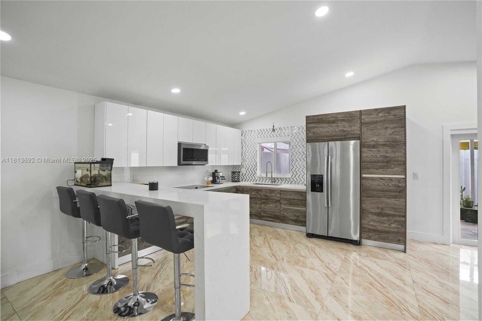 Small Image of 2627 WEST 69TH TER, Hialeah Number 8