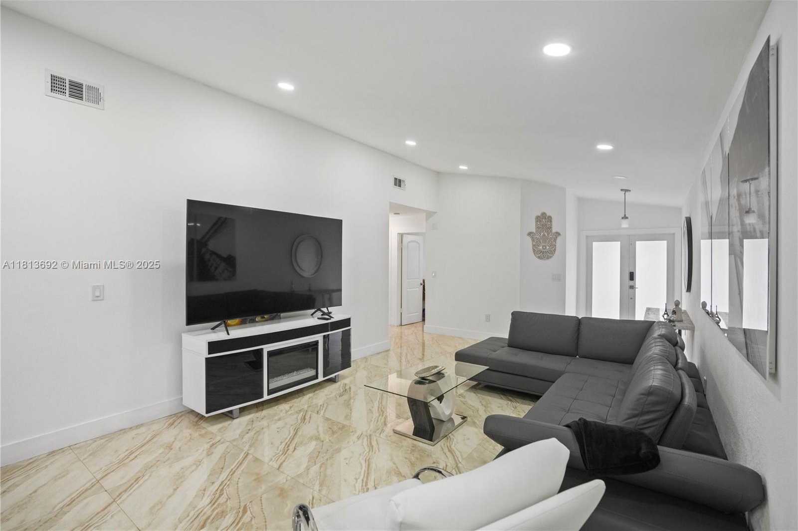 Small Image of 2627 WEST 69TH TER, Hialeah Number 9