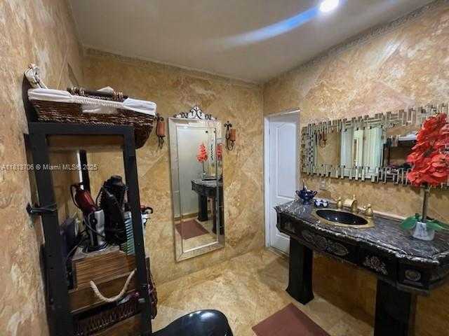 Small Image of 6250 WEST 6TH AVE, Hialeah Number 15
