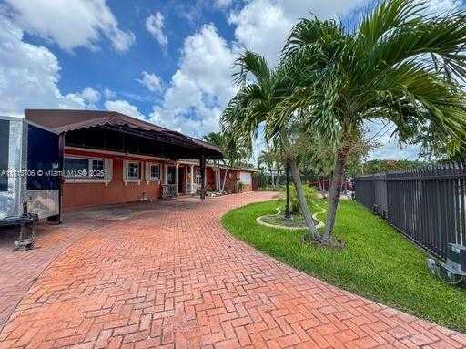 Small Image of 6250 WEST 6TH AVE, Hialeah Number 3