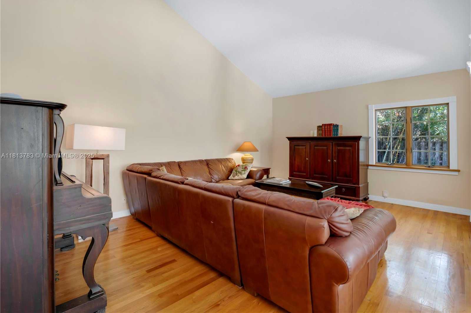 Small Image of 2845 GARDEN DR, Cooper City Number 10