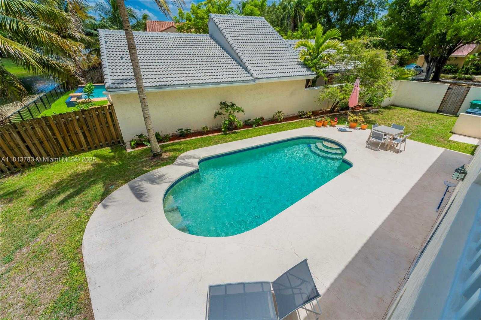 Small Image of 2845 GARDEN DR, Cooper City Number 40