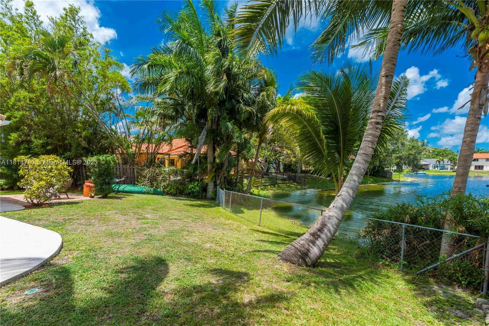 Small Image of 2845 GARDEN DR, Cooper City Number 44