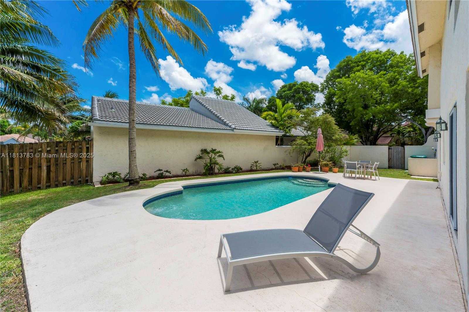 Small Image of 2845 GARDEN DR, Cooper City Number 50