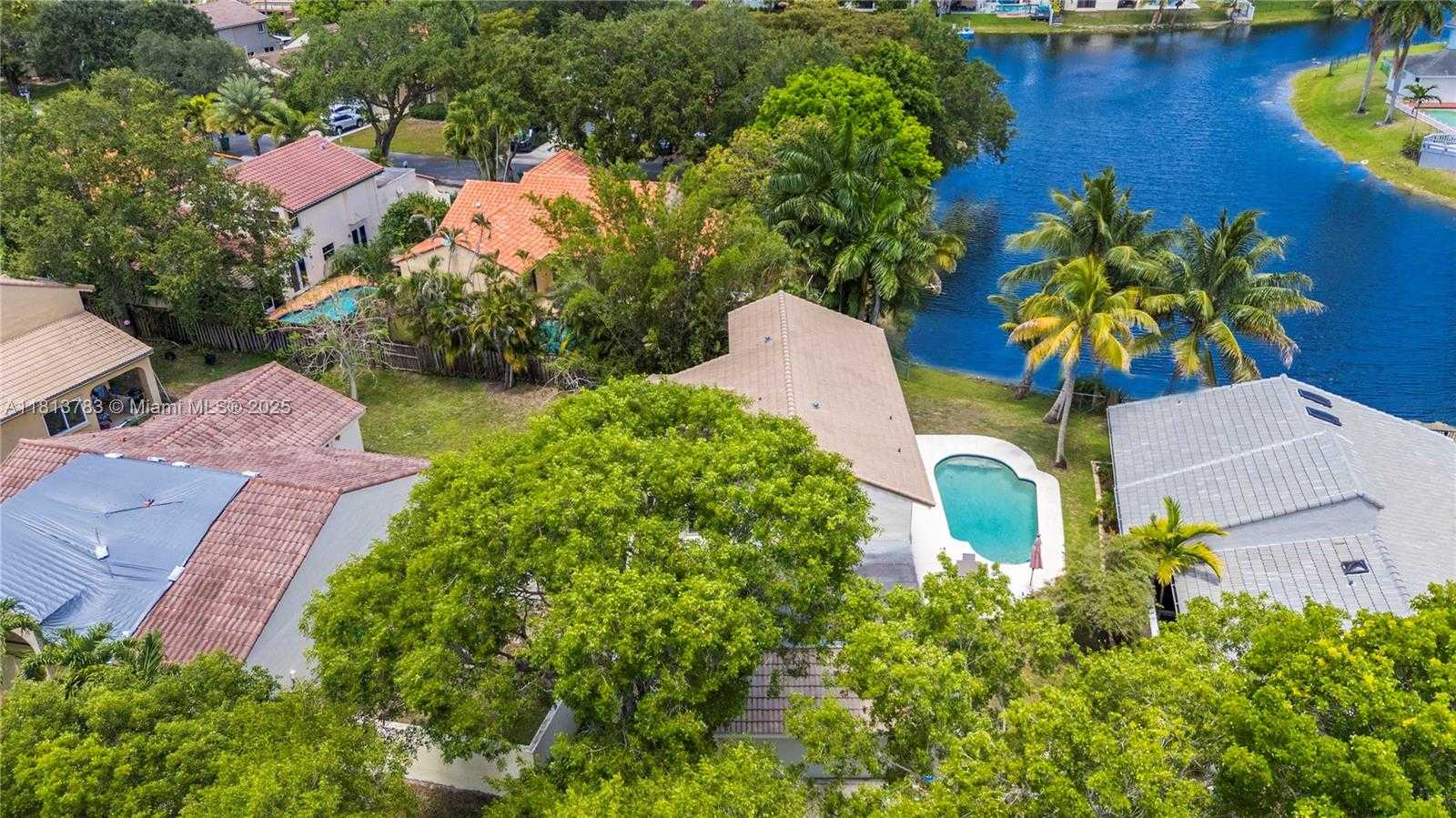 Small Image of 2845 GARDEN DR, Cooper City Number 58