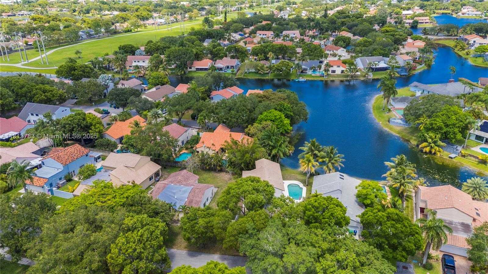 Small Image of 2845 GARDEN DR, Cooper City Number 59