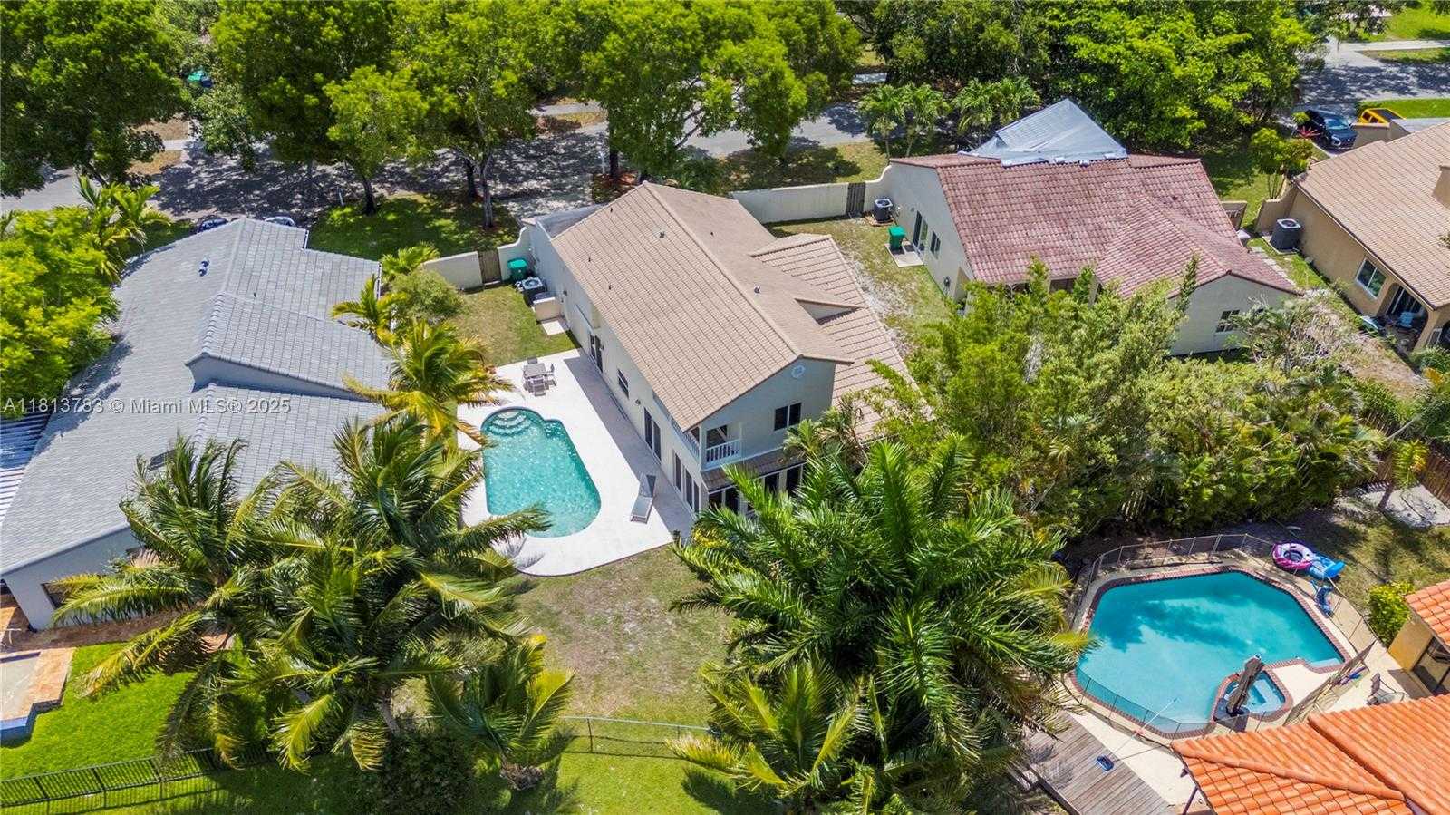 Small Image of 2845 GARDEN DR, Cooper City Number 65