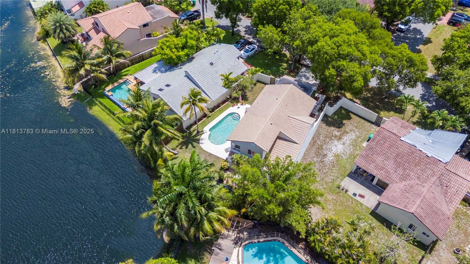 Small Image of 2845 GARDEN DR, Cooper City Number 69