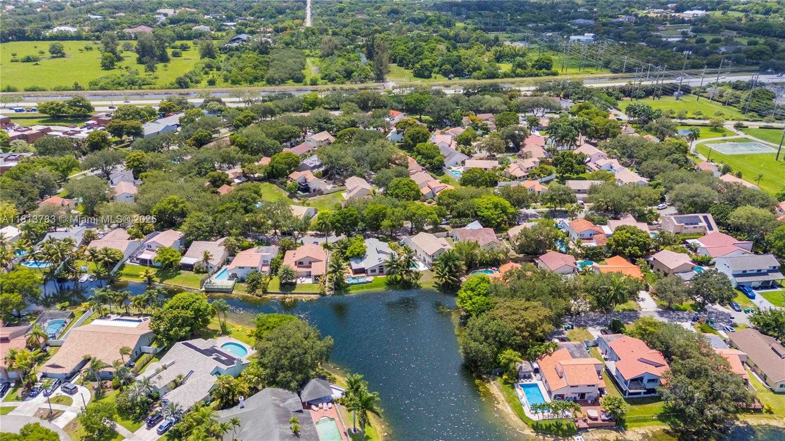 Small Image of 2845 GARDEN DR, Cooper City Number 70