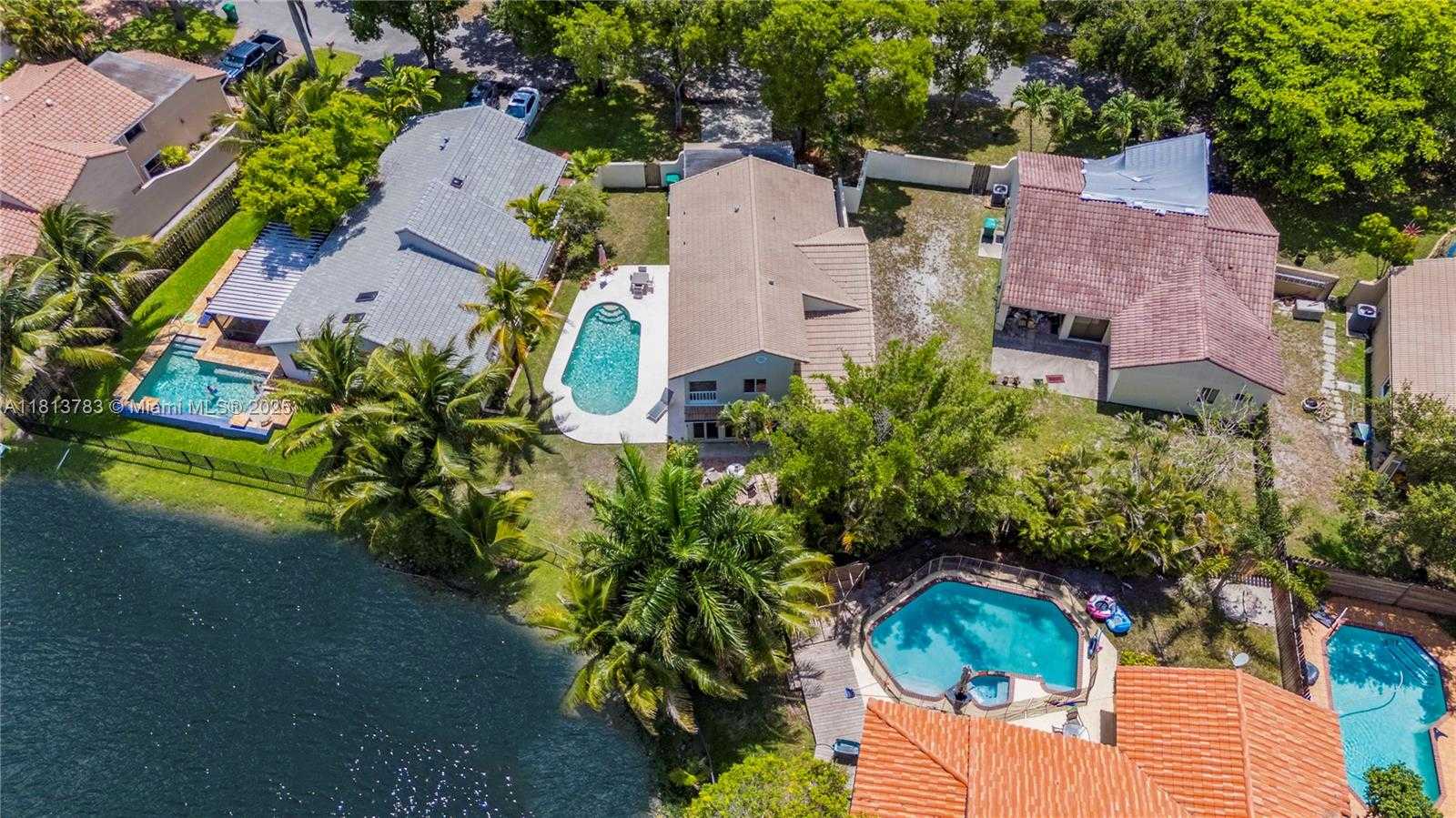 Small Image of 2845 GARDEN DR, Cooper City Number 73