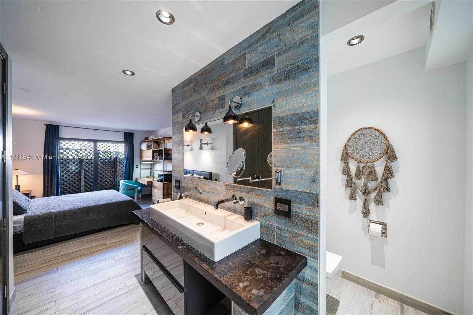 Small Image of 833 86th St, Miami Beach, FL 33141, USA Number 40