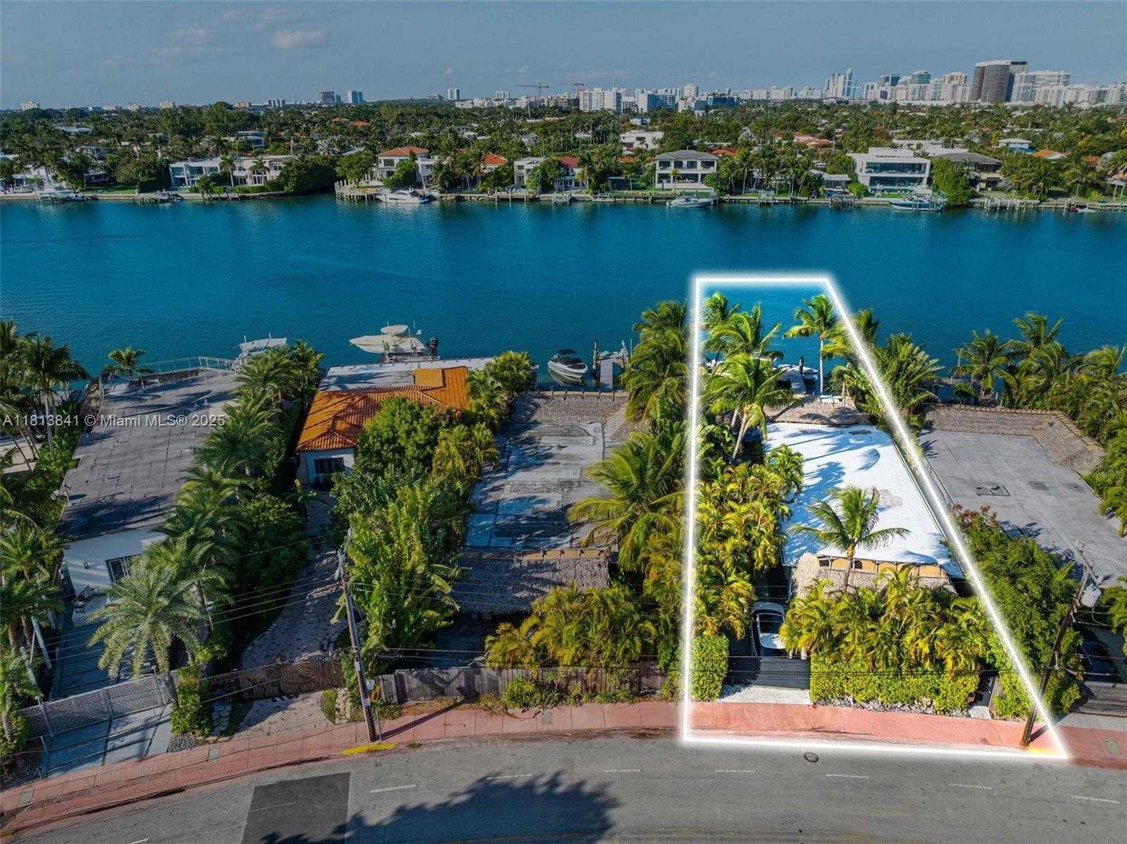 Small Image of 833 86th St, Miami Beach, FL 33141, USA Number 42