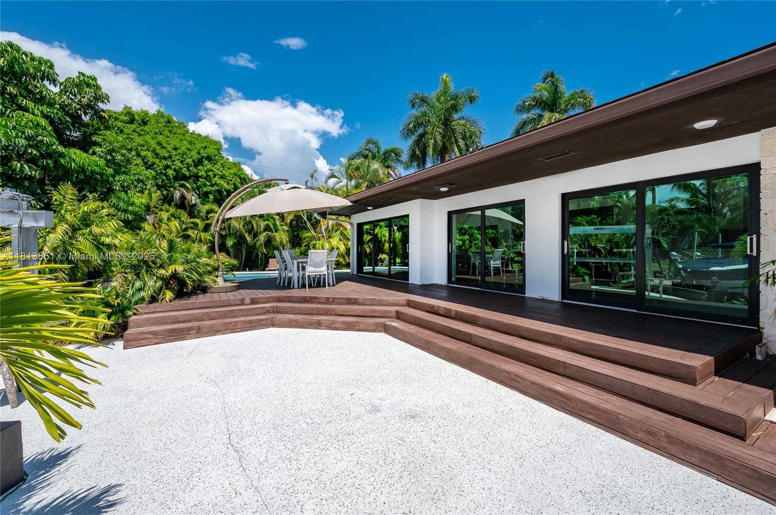 Small Image of 1240 CAMPAMENTO AVE, Coral Gables Number 12