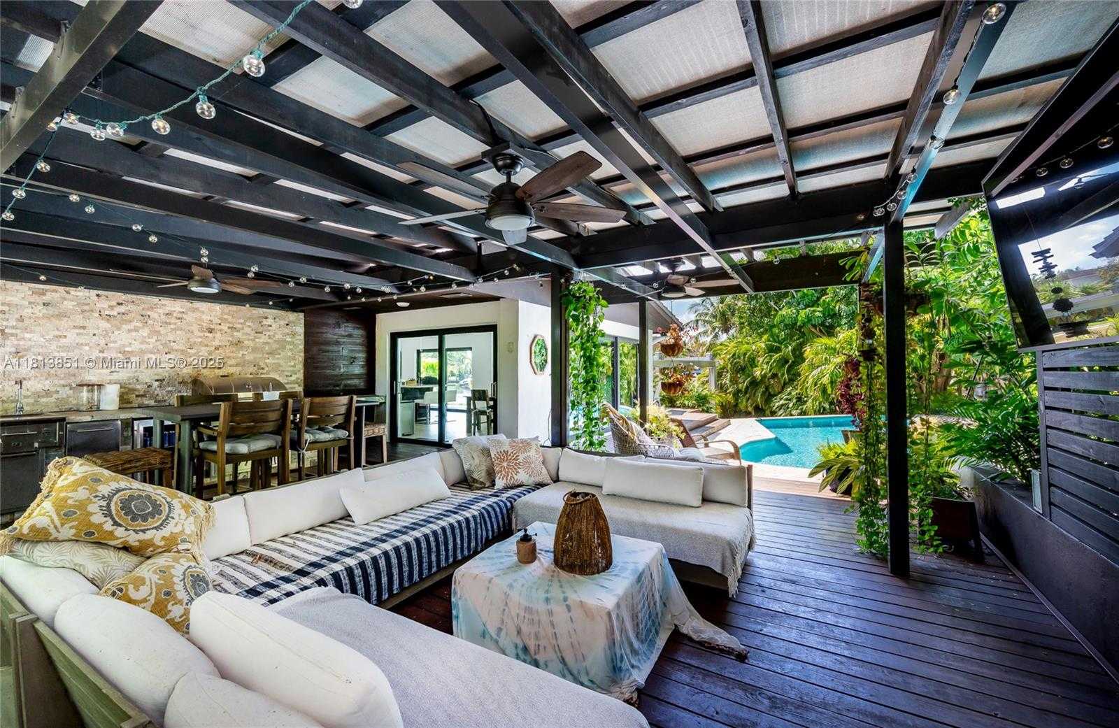 Small Image of 1240 CAMPAMENTO AVE, Coral Gables Number 16