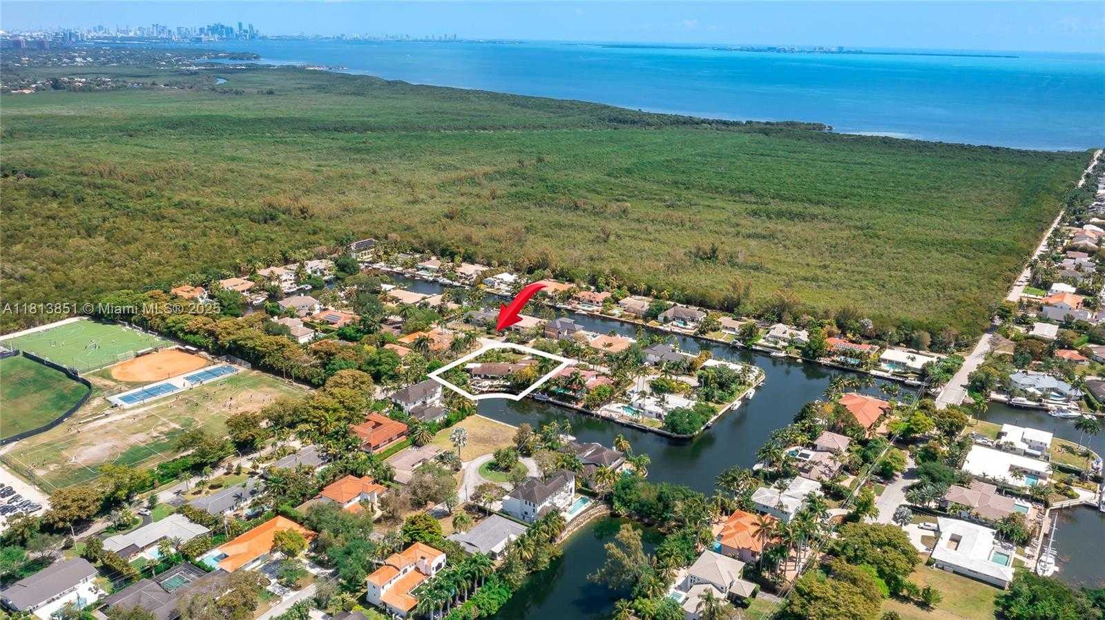 Small Image of 1240 CAMPAMENTO AVE, Coral Gables Number 2