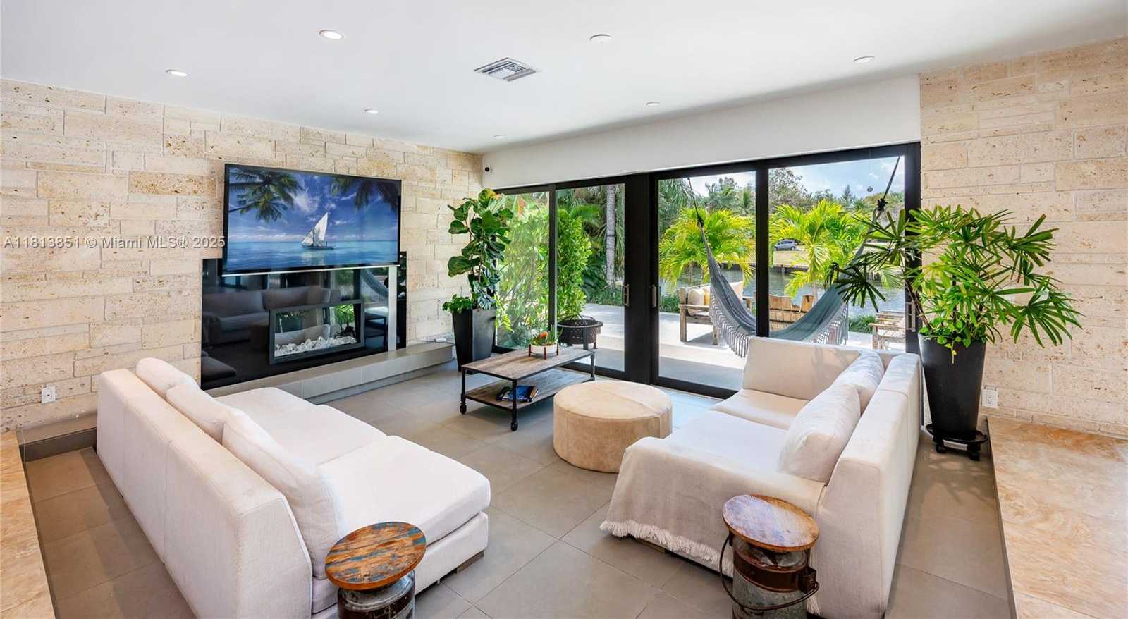 Small Image of 1240 CAMPAMENTO AVE, Coral Gables Number 24