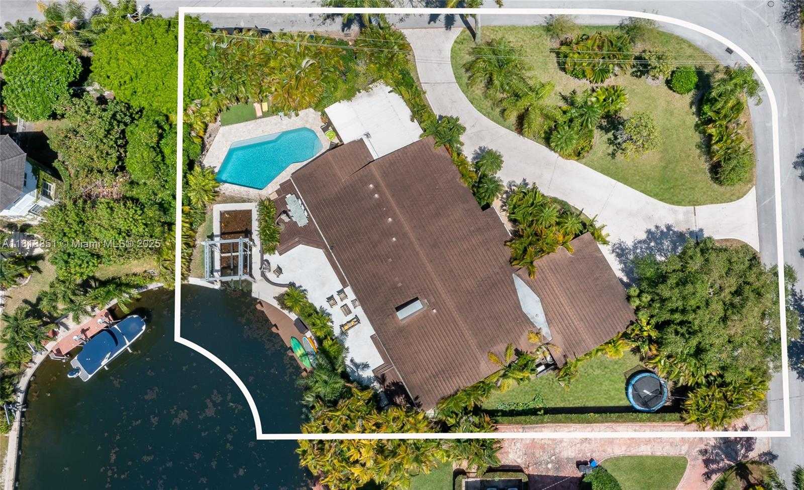 Small Image of 1240 CAMPAMENTO AVE, Coral Gables Number 4