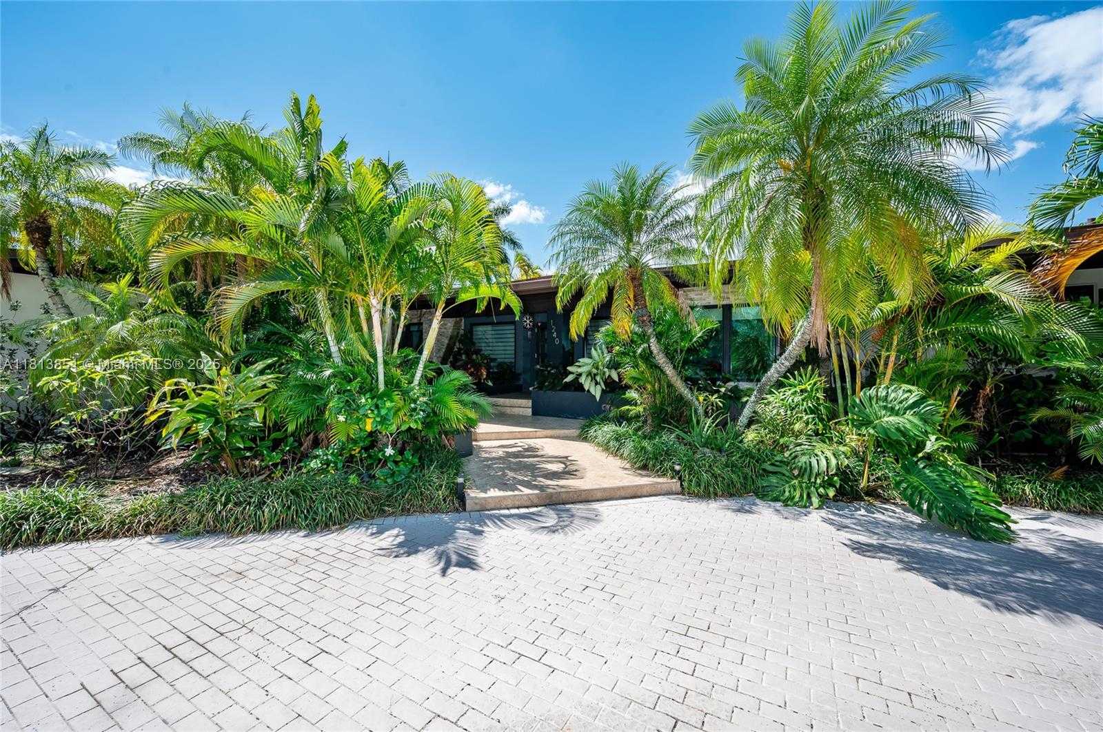 Small Image of 1240 CAMPAMENTO AVE, Coral Gables Number 5