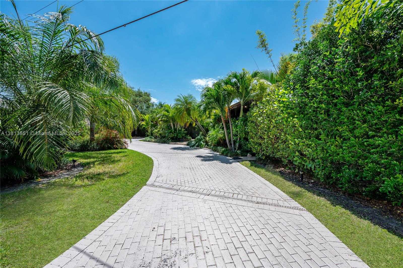 Small Image of 1240 CAMPAMENTO AVE, Coral Gables Number 7