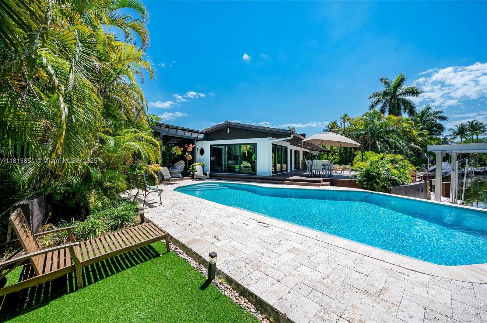Small Image of 1240 CAMPAMENTO AVE, Coral Gables Number 8