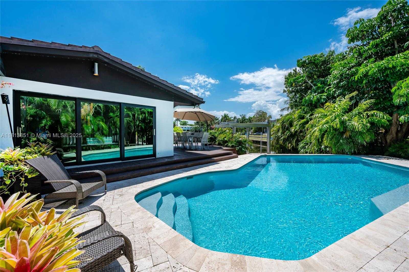 Small Image of 1240 CAMPAMENTO AVE, Coral Gables Number 9