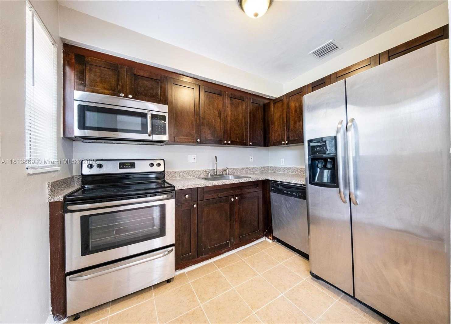 Small Image of 2431 RODMAN ST, Hollywood Number 10
